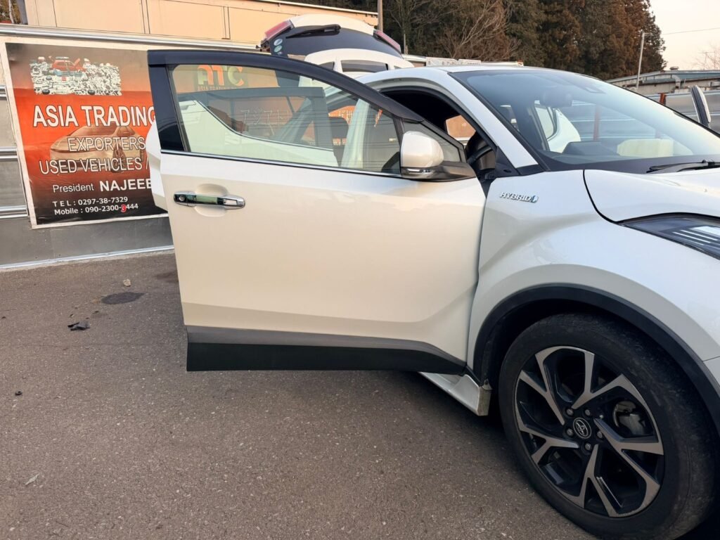 TOYOTA C-HR HYBRID G 2017