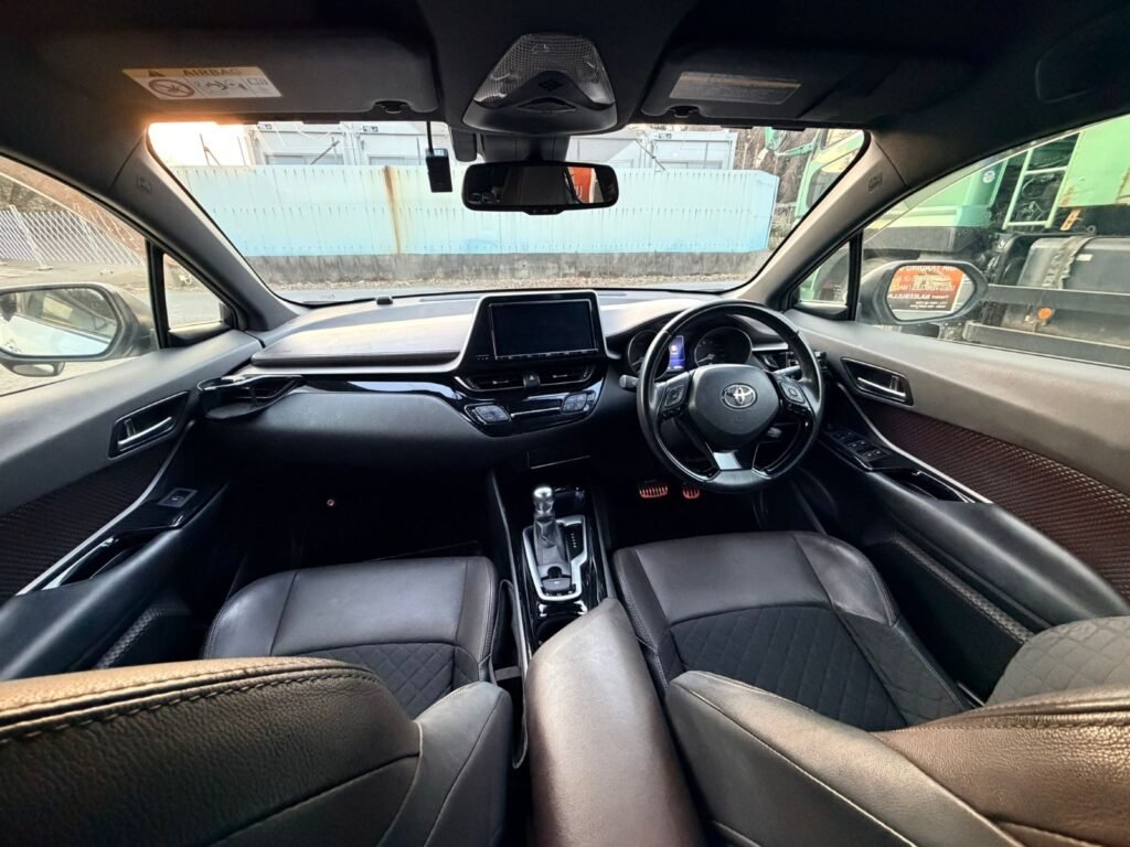 TOYOTA C-HR HYBRID G 2017