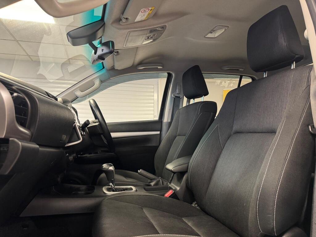 Toyota Hilux 2.8 D-4D Invincible Auto 4WD Euro 6