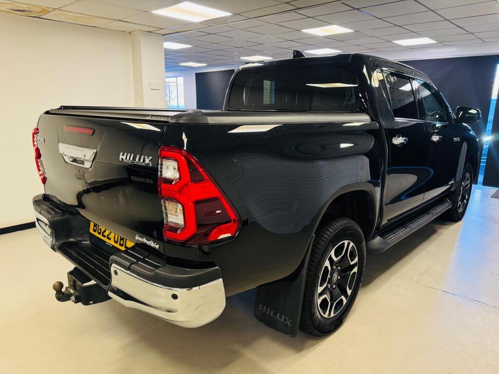Toyota Hilux 2.8 D-4D Invincible Auto 4WD Euro 6